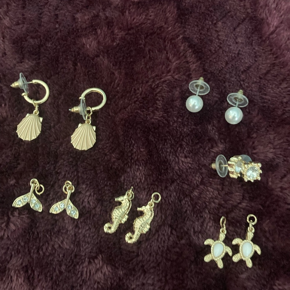 WOMENS EARRINGS SET NWOT